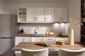 Comfort Studio | Private kitchen | Fridge, stovetop, espresso maker, coffee/tea maker - Milesian Suites (Milos)