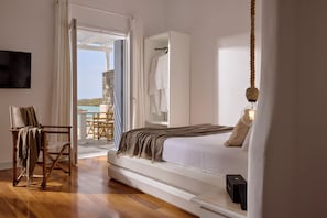 Suite, Jetted Tub, Sea View | Premium bedding, soundproofing, iron/ironing board, free WiFi