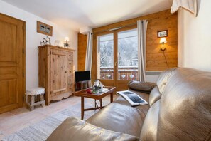 TV - Appartement Les Capucins 22, Chamonix, France (Chamonix)