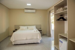 Desk, laptop workspace, free WiFi, bed sheets - Hotel Tropical Garden (Primavera do Leste)