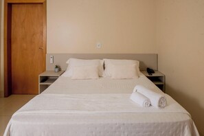 Luxo Individual | Desk, laptop workspace, free WiFi, bed sheets - Hotel Tropical Garden (Primavera do Leste)