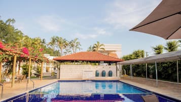 Outdoor pool, pool loungers