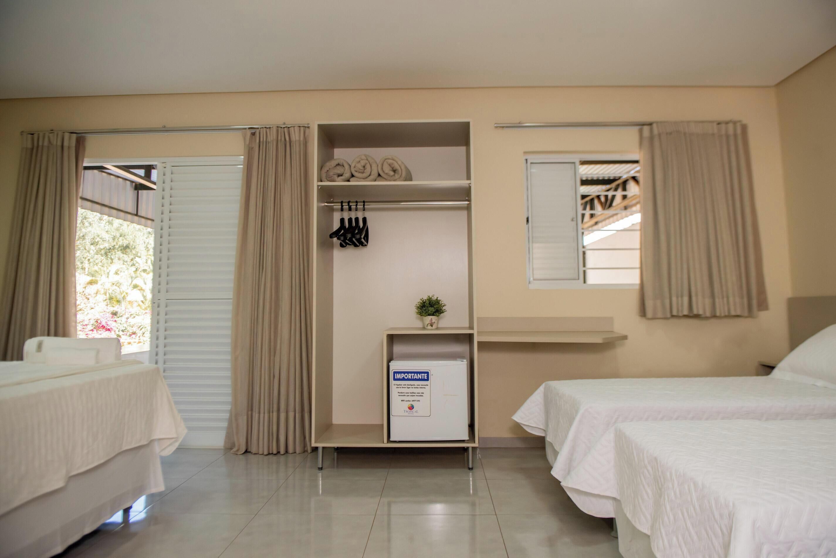 Luxo Quíntuplo | Escrivaninha, espaço de trabalho para notebook, Wi-Fi de cortesia