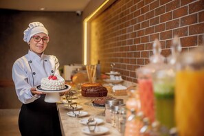 Free daily buffet breakfast