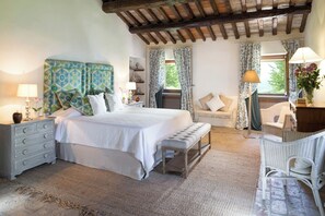 4 chambres, fer et planche à repasser, Wi-Fi, draps fournis