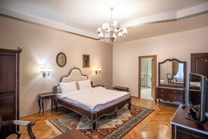 Unclassified image, 3 of 38, button - Casa Gotica Residence (Brasov)