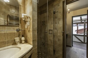 Dusche, Regendusche, kostenlose Toilettenartikel, Haartrockner