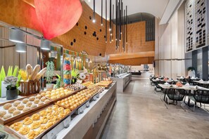 Daily buffet breakfast for a fee