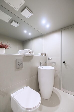 Bathroom - Flisvos Royal Tolo (Nafplio)