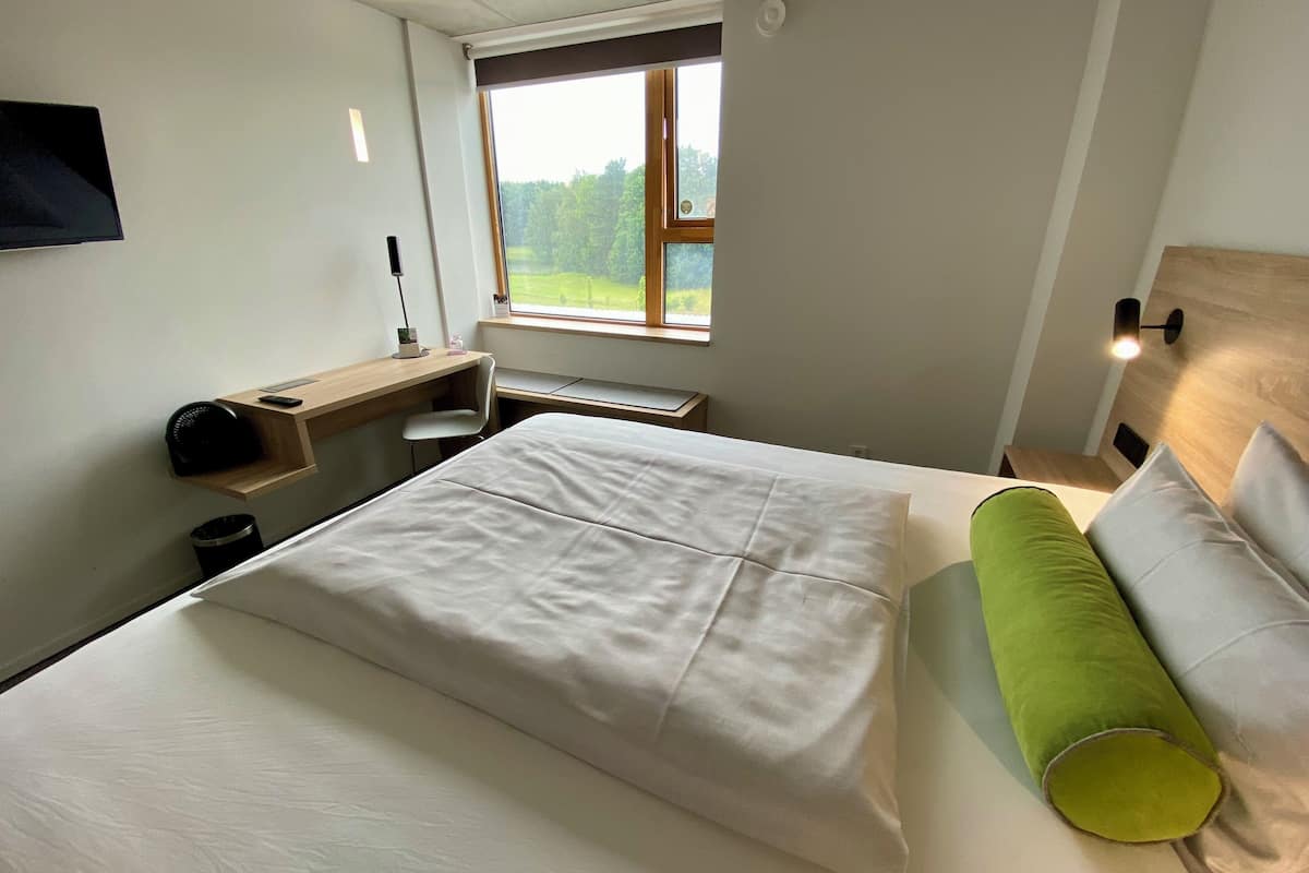 deluxe single room, non smoking | bathroom sink