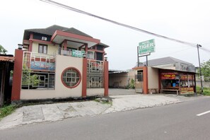 A two-story building with a sign for 'Hotel Tiger'. - Hotel Tiger Yogyakarta (Depok)