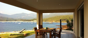 Waterfront Villa a little paradise 10 meters from the sea