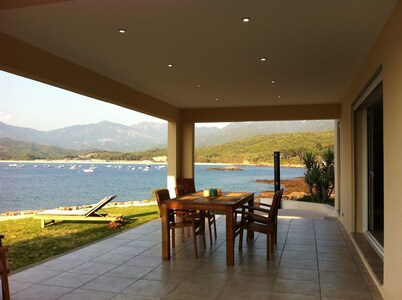 Waterfront Villa a little paradise 10 meters from the sea