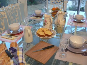 Daily continental breakfast for a fee - La Maison de l'étang (Sampigny)