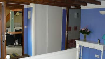 Minibar, décoration personnalisée, ameublement personnalisé, bureau