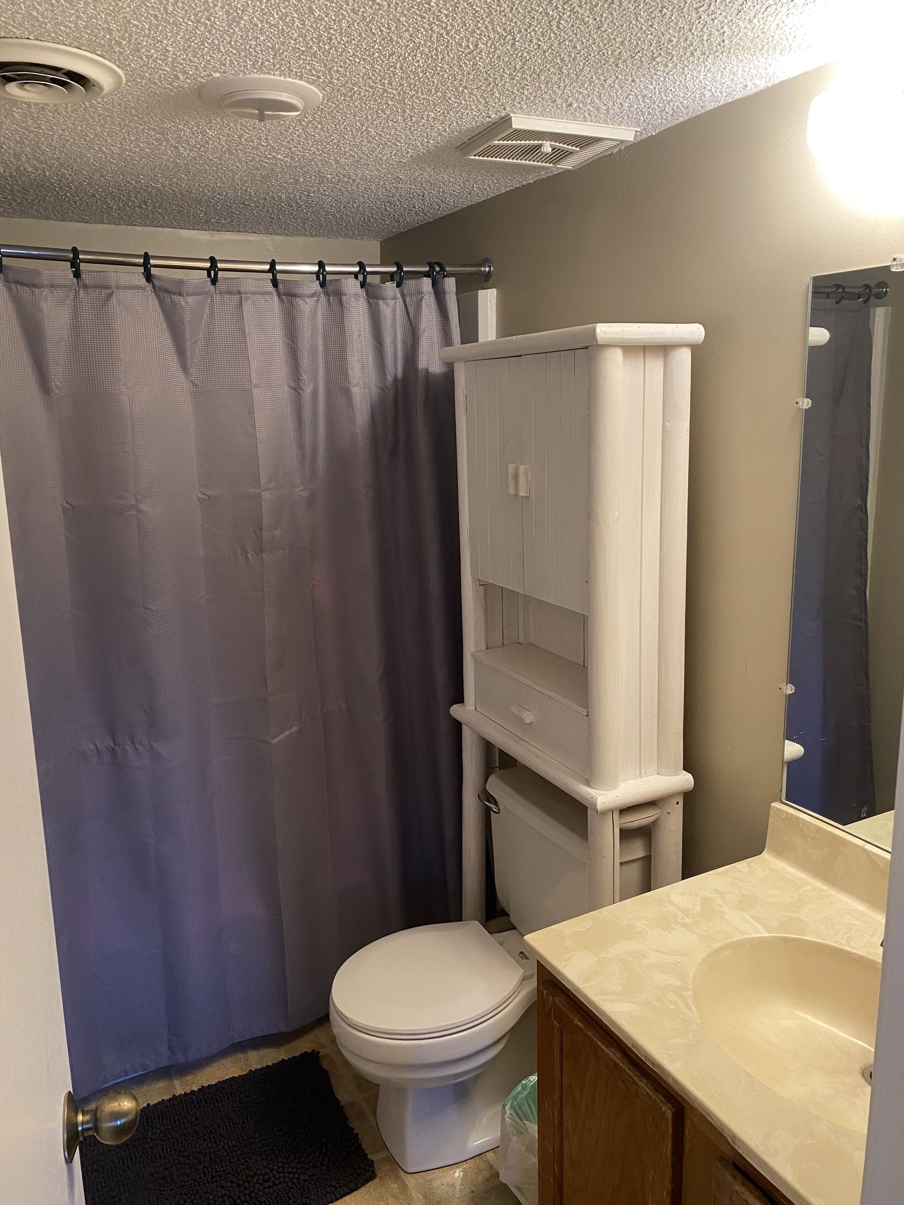 Bearadise! Sleeps up to 4. Great for small families 