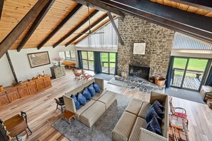 Fireplace, ping pong, stereo