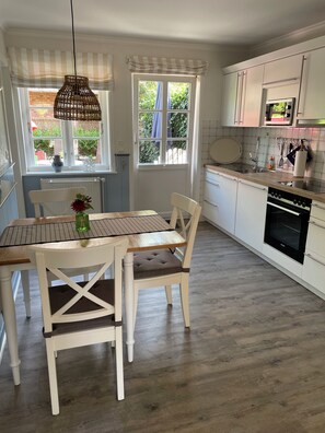 Fridge, microwave, oven, stovetop - "Second home" Föhr (Oldsum)