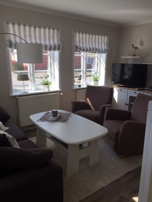 TV, DVD player, books - "Second home" Föhr (Oldsum)