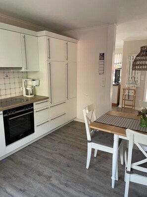 Fridge, microwave, oven, stovetop - "Second home" Föhr (Oldsum)