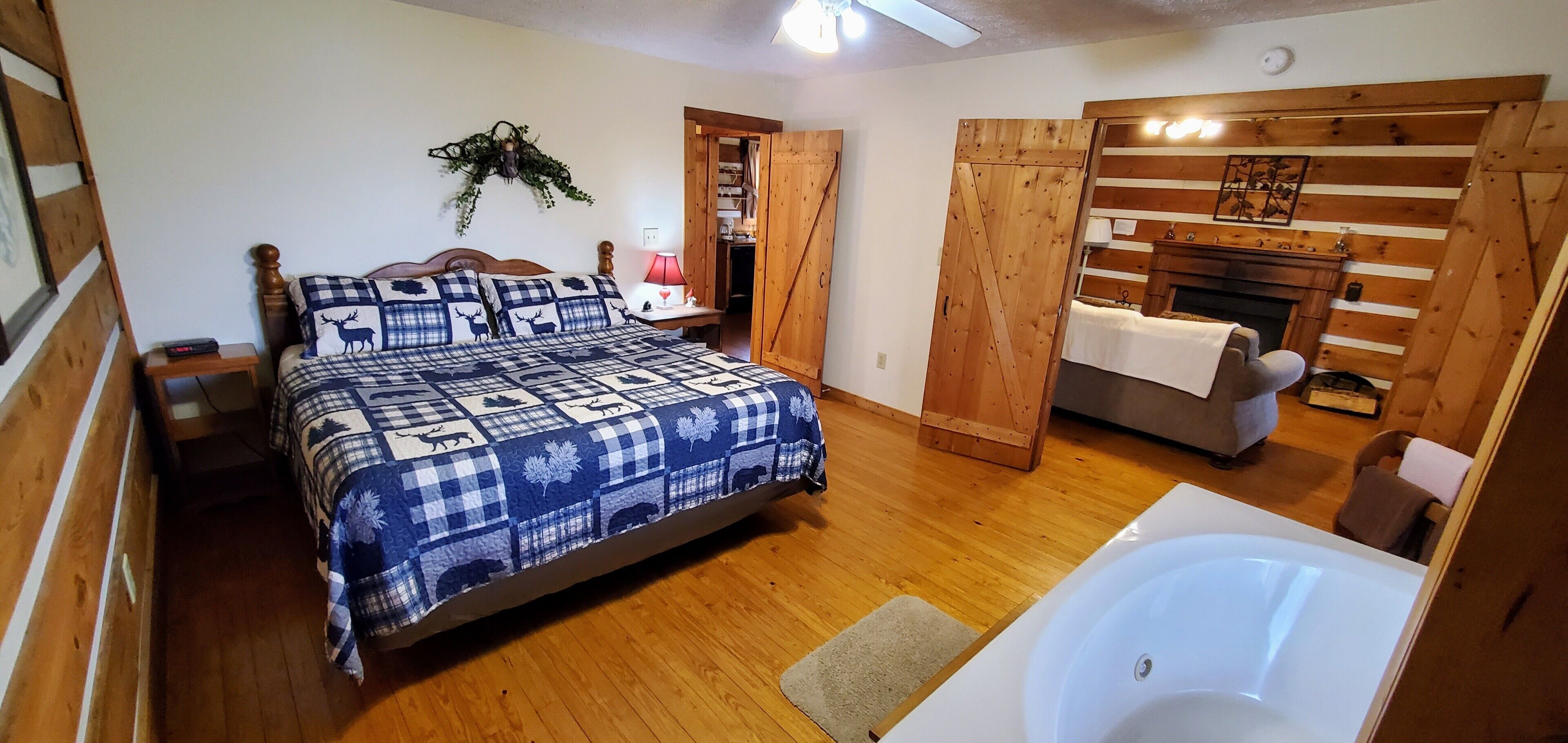 Private & Clean w Mtn Views & Hot Tubs!