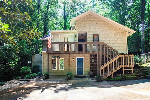 Exterior - The Tiger's Den - Walk to downtown Clemson! (Clemson)