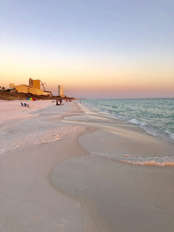 Beach nearby, sun loungers - š30A Bridge to Paradise Bungalow 146: 2Bed/2Bath, 400 yds to Beachš (Santa Rosa Beach)