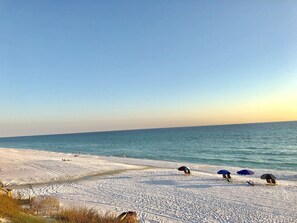 Beach nearby, sun-loungers - 🏖30A Bridge to Paradise Bungalow 146: 2Bed/2Bath, 400 yds to Beach🏖 (Santa Rosa Beach)