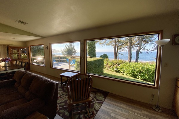 Televisio, DVD-soitin, kirjoja