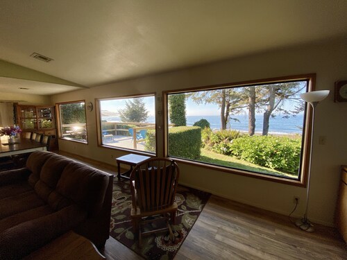 Oceanfront home, private beach staircase; Family & Pet Friendly. Low Rates!