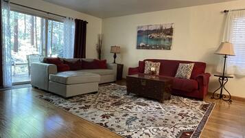 Smart-tv, pejs, videospil, dvd-afspiller