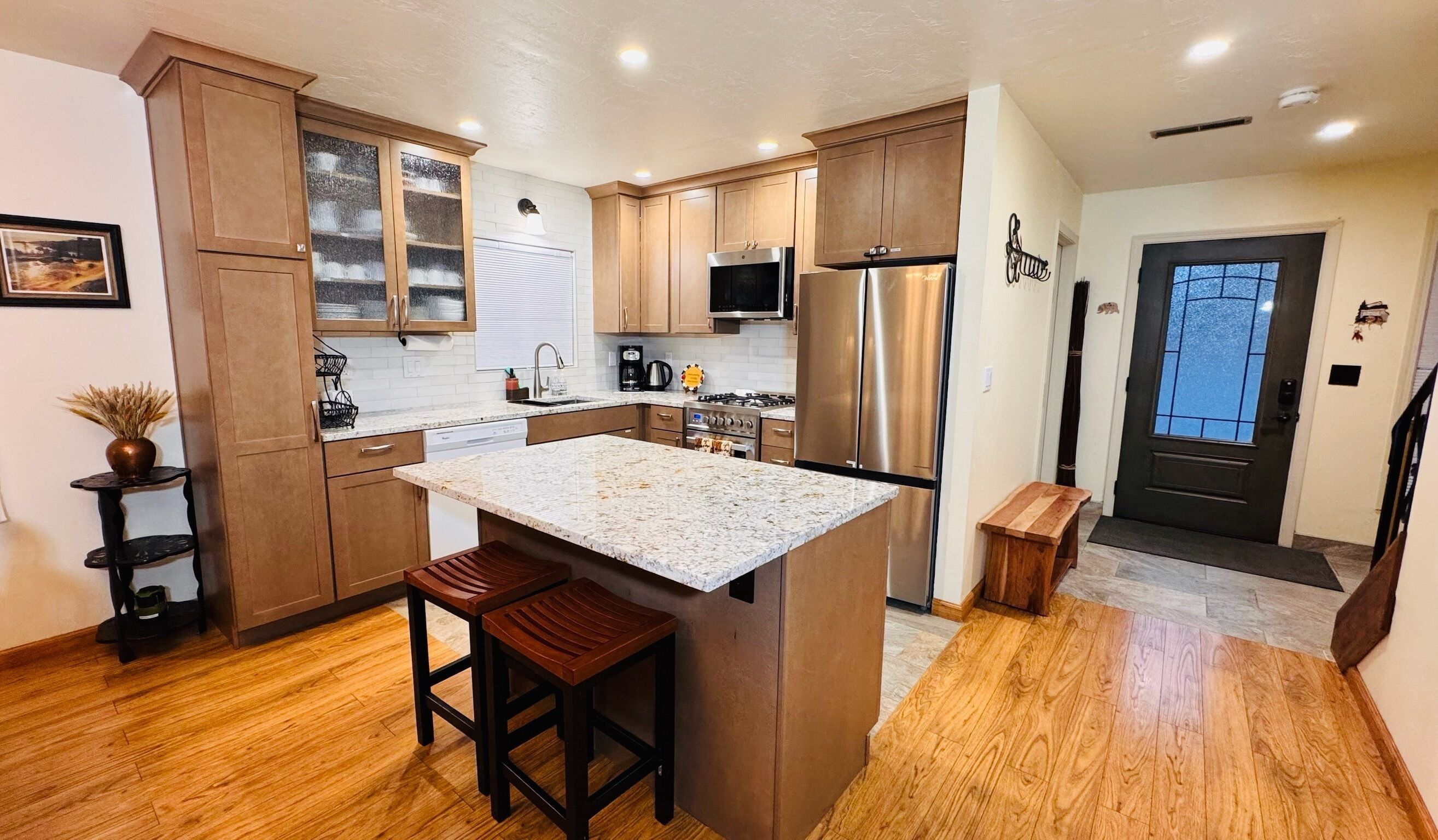 Køleskab, mikrobølgeovn, ovn, kogeplade