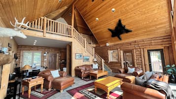 Smart TV, fireplace, DVD player, stereo