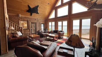 Smart TV, fireplace, DVD player, stereo