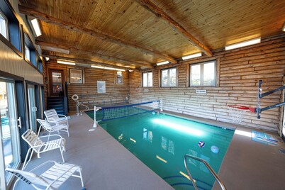 Log Cabin w/indoor pool on Lake, 30 Min from Wis Dells! 8 min. from Sand Valley