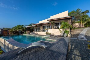 Pool - Exclusive adults only retreat close by the beach with breathtaking views. (Noord)