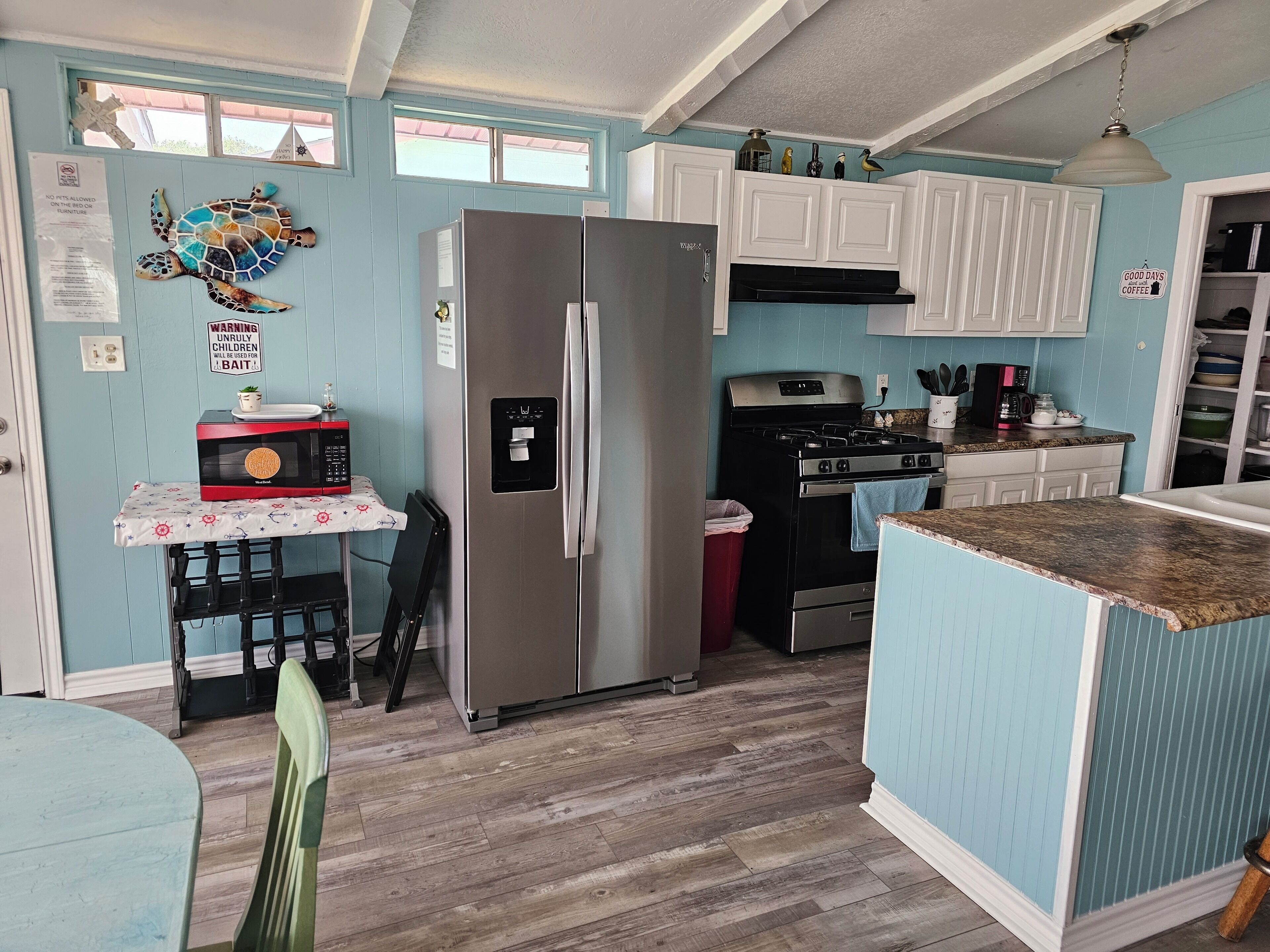 Valyn's Landing; Exclusive Bayhouse on the water with private lighted pier.