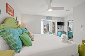 6 bedrooms, iron/ironing board, free WiFi, bed sheets - Sleeps 20, 6BR, game room, & elevator (Cape San Blas)