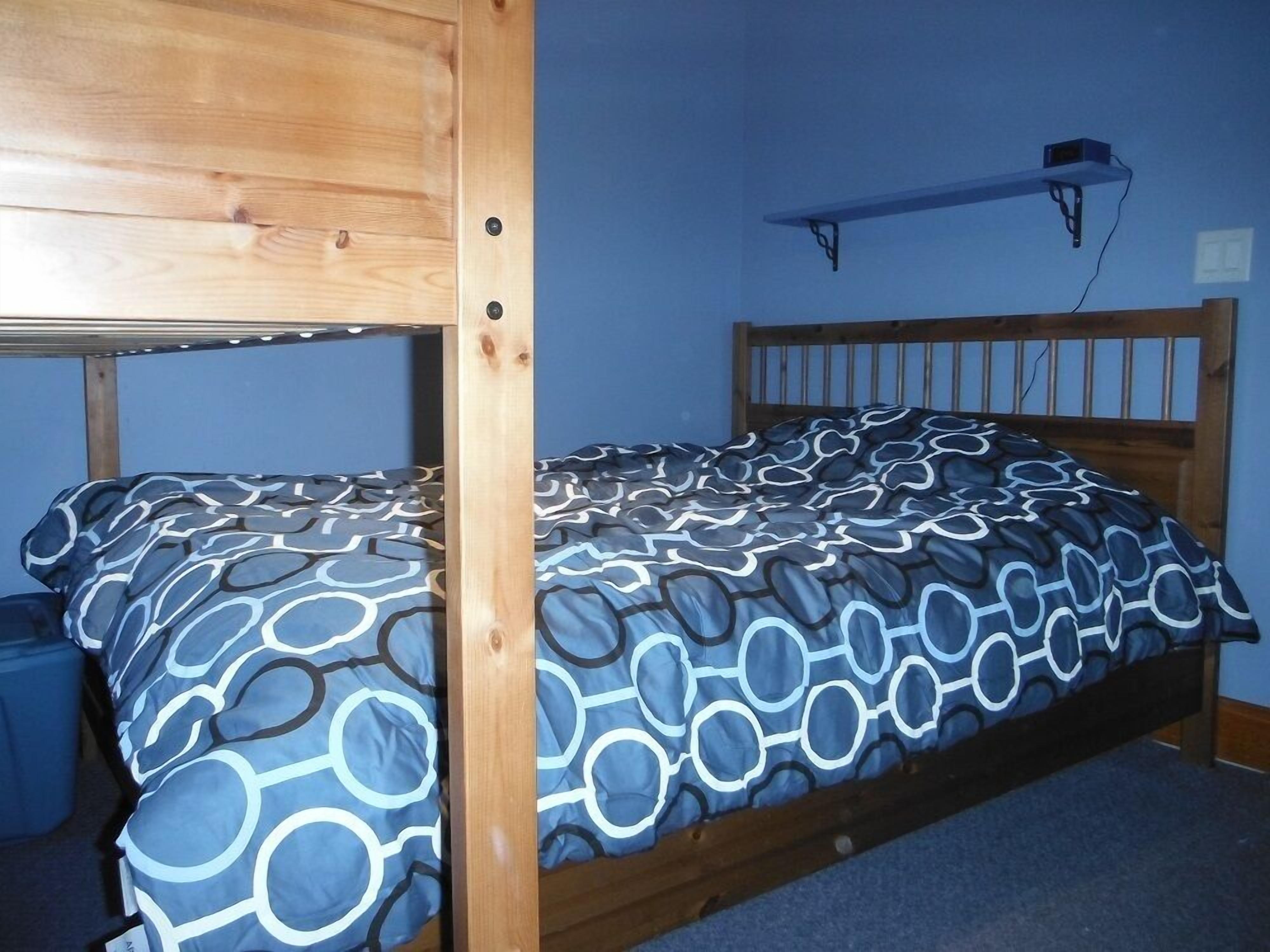 2 slaapkamers, een bureau, een strijkplank/strijkijzer, gratis wifi