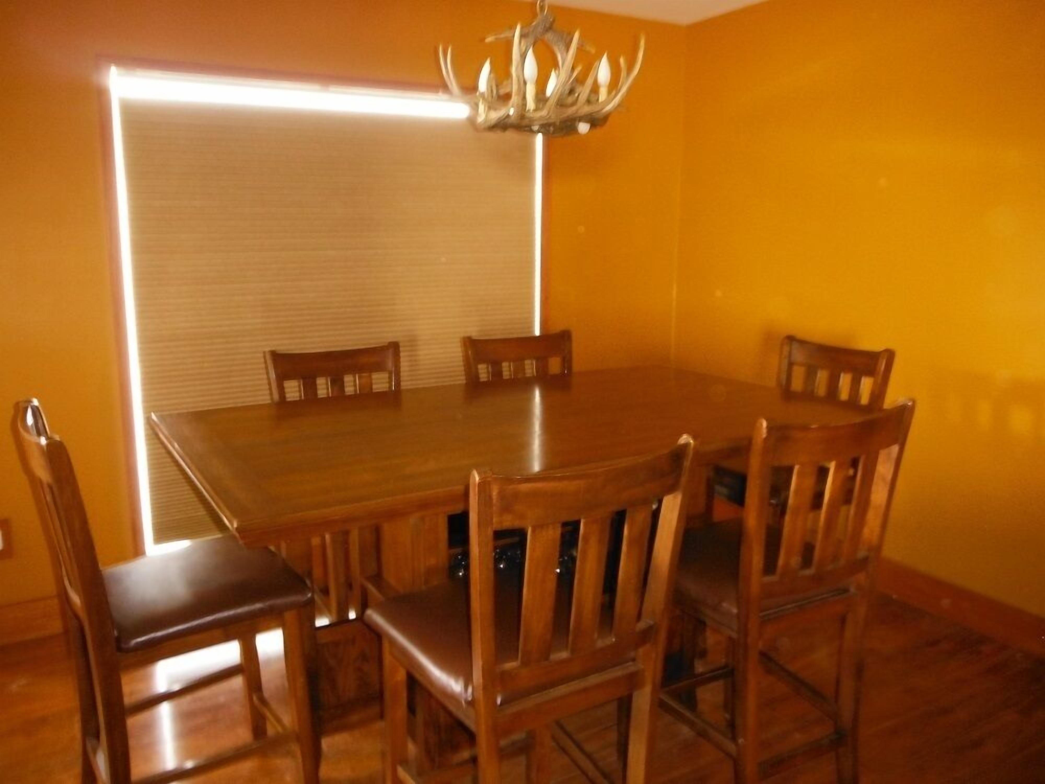 dining room seats 6
