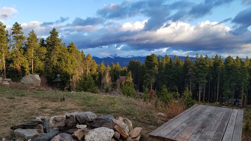 Rocky Mountain Getaway- Divide Views, Hot Tub, Skiing