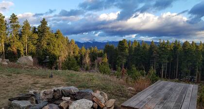 Rocky Mountain Getaway- Divide Views, Hot Tub, Skiing