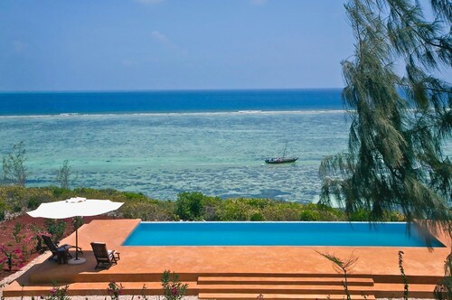 Villa Paradise ON THE Ocean