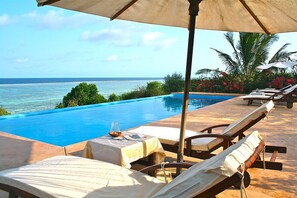 Outdoor pool, an infinity pool - Villa Paradise ON THE Ocean (Matemwe)