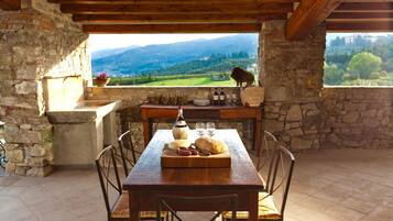 Villa (Multiple Bedrooms) | Balkon