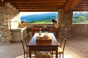 Villa (Multiple Bedrooms) | Balcón