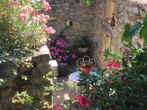 COUNTRY HOUSE WITH PRIVATE POOL 6m x 13m50. 4-STAR CLASS. 