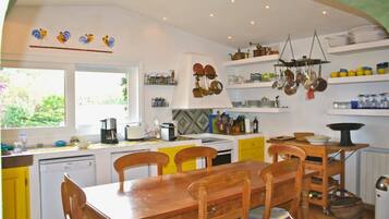 Villa (4 Bedrooms) | Private kitchen | Microwave, dishwasher