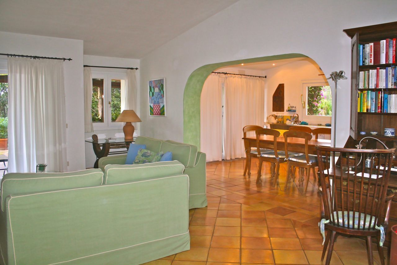 Villa (4 Bedrooms) | Living room | TV, fireplace, stereo