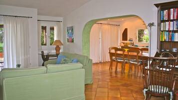 Villa (4 Bedrooms) | Living room | TV, fireplace, stereo